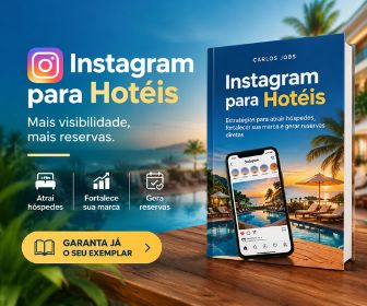 Banner promocional do livro Instagram para Hotéis de Carlos Jobs posicionado sobre mesa de madeira com fundo de resort tropical ao lado do texto Mais visibilidade mais reservas e botão Garanta já o seu exemplar.